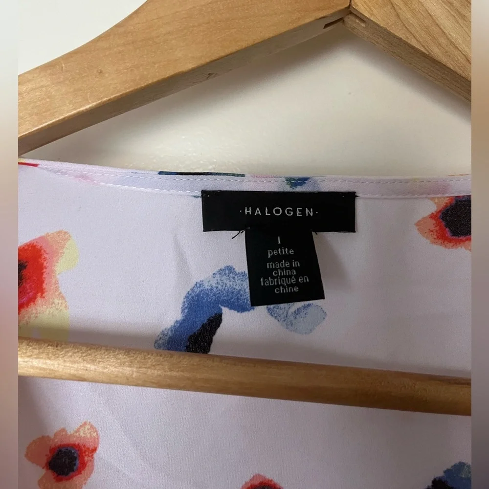 Halogen wrap top v-neck white printed petite Large L nordstrom - Picture 3 of 3